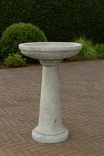 Groot stenen vogelbad op voet, Tuin en Terras, Vogelhuisjes en Vogelbaden, Ophalen of Verzenden, Nieuw