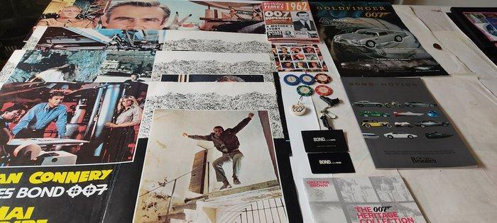 James Bond 007 assortend lot foto buste/gadget/magazine -, Verzamelen, Film en Tv