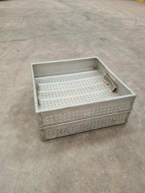 Zarges aluminium stapelbak 61x61x14, gebruikt, Doe-het-zelf en Verbouw, Overige Doe-het-zelf en Verbouw, Gebruikt, Ophalen of Verzenden