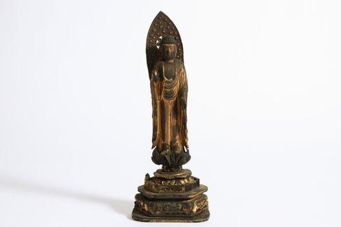 Antique Amitabha Buddha Statue in Lacquered Buddhist Altar, Antiek en Kunst, Antiek | Overige Antiek