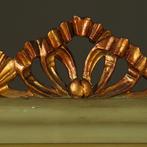 Smalle hoge Louis Seize hoekkast in salie- en residagroen ca, Ophalen of Verzenden