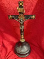 met stralenkrans en INRI-schrifttafel - Antiek - Legering,, Antiek en Kunst