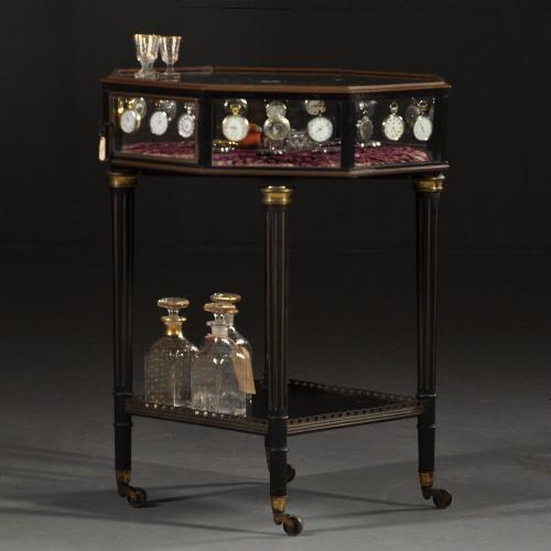 Unieke horloge- of vitrinetafel op in brons op een gedraaid, Antiek en Kunst, Antiek | Meubels | Tafels, Ophalen of Verzenden