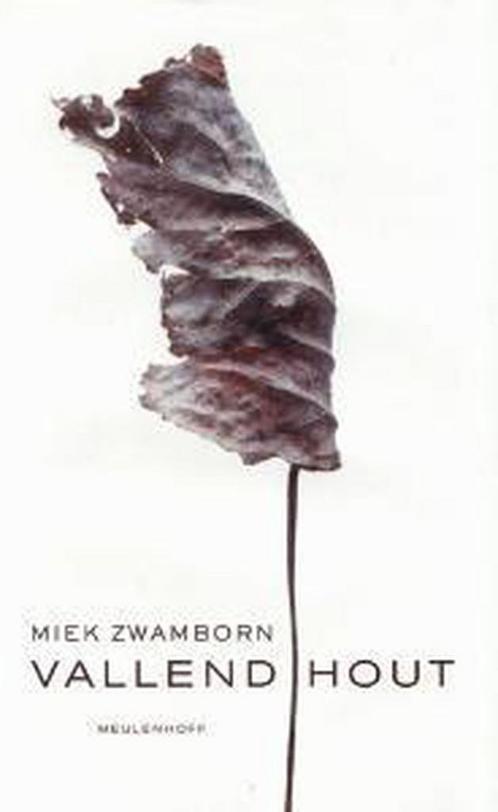 Vallend hout 9789029072595 M. Zwamborn, Boeken, Romans, Zo goed als nieuw, Verzenden
