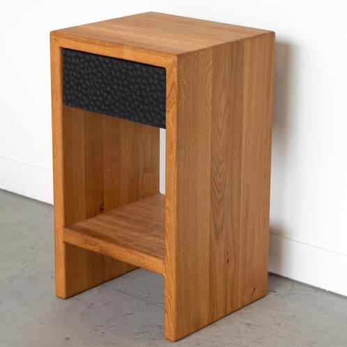 Pebble Grain - eikenhouten nachtkastjes met lade, Huis en Inrichting, Slaapkamer | Nachtkastjes, Nieuw, Hout, 55 tot 70 cm, Minder dan 45 cm