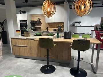 MeKitchen Showroom Keuken Sahara/houtlook -incl. Apparatuur! beschikbaar voor biedingen