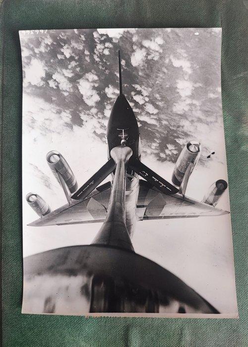 Publifoto - B-58 Hustler rifornimento in volo Fort Worth, Antiek en Kunst, Kunst | Designobjecten