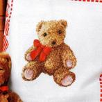 Beertje Teddybeer Borduurset 14CT op Wit Borduurstof, Verzamelen, Verzenden, Nieuw