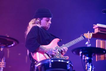 Tash Sultana | Amsterdam beschikbaar voor biedingen