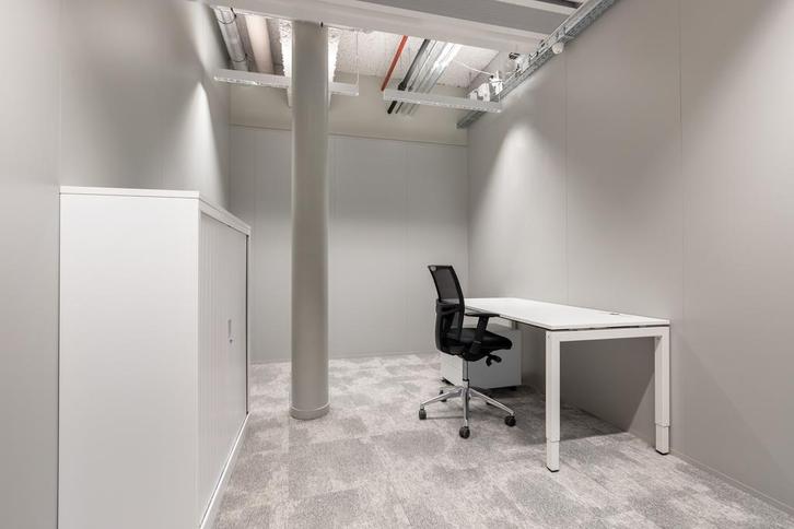 Privékantoor voor 1 personen in TOO Journey Offices & Spaces, Zakelijke goederen, Bedrijfs Onroerend goed