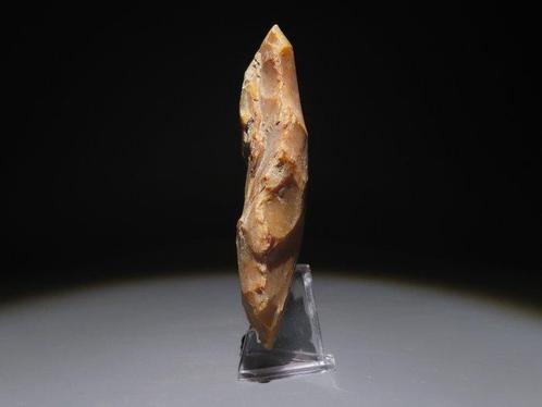 Europa Vuursteen Handbijl 10,7 cm hoog. Neolithicum, 6000 -, Antiek en Kunst, Antiek | Overige Antiek
