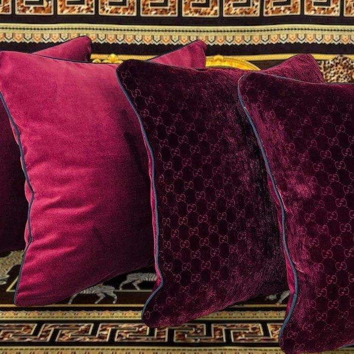 Gucci Nieuwe set van vier - Kussen, Antiek en Kunst, Antiek | Kleden en Textiel