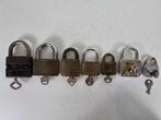 Hangslot - Zeven perfect functionerende hangsloten welke, Antiek en Kunst, Antiek | Speelgoed