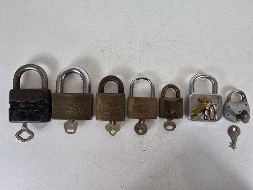Hangslot - Zeven perfect functionerende hangsloten welke, Antiek en Kunst, Antiek | Speelgoed