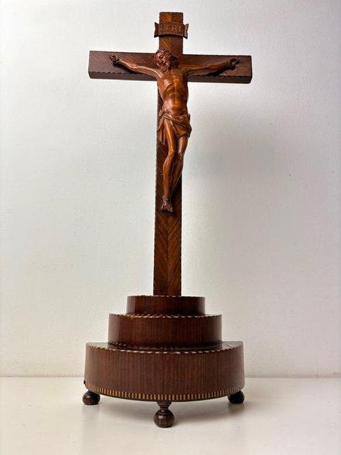 Crucifix - Palm - 1920-1930 - Staand kruis met Corpus - 56, Antiek en Kunst, Kunst | Niet-Westerse kunst