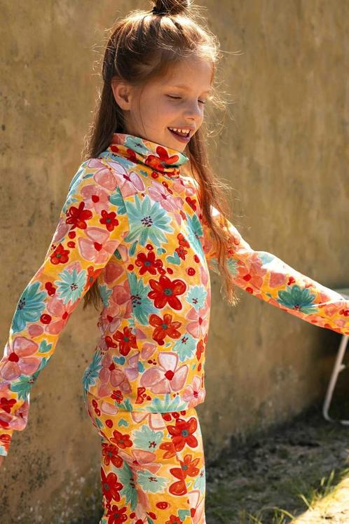 Longsleeve Artsy flowers  Ammehoela Maat 122 122, Kinderen en Baby's, Kinderkleding | Maat 122, Meisje, Nieuw, Trui of Vest, Ophalen of Verzenden