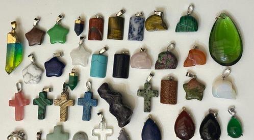 73 hangers van natuurlijke stenen: Agaat; jaspis; sodaliet;, Antiek en Kunst, Antiek | Boeken en Bijbels