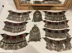 3 frontale parures + 4 enkelkettingen en 2 hangers - Kuchi -, Antiek en Kunst