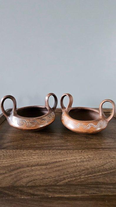Antiek Bak (2) - Terracotta - 20e eeuw - Neolithische stijl, Antiek en Kunst, Curiosa en Brocante