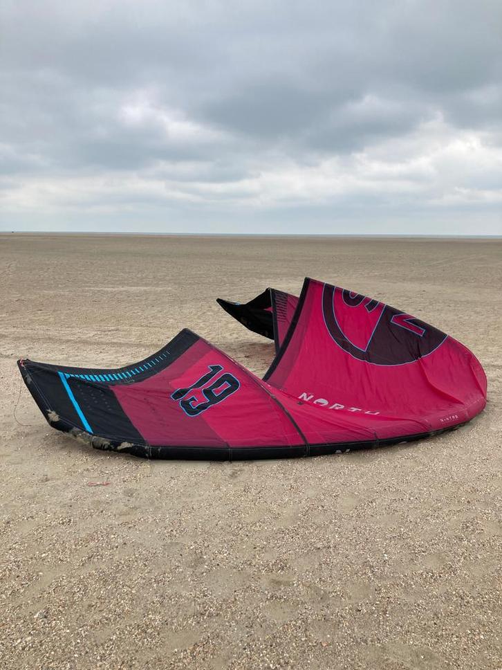 2025 North Reach Kite 19m Rubine Red R, Watersport en Boten, Kitesurfen, Kite, Gebruikt, 16 m² of meer, Ophalen of Verzenden