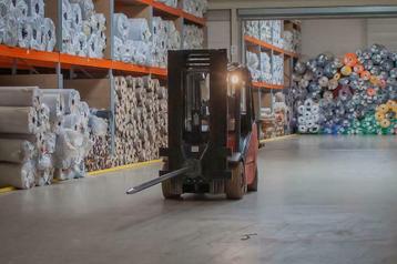 Tapijtdoorn pen met insteek lepels voor op lepelheftruck beschikbaar voor biedingen