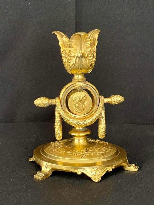 Attributed to F. Barbedienne - Kaarsenstandaard met oor -, Antiek en Kunst, Antiek | Meubels | Stoelen en Banken
