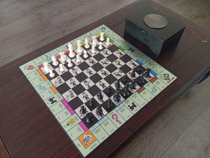 Anthony Dubois - Mr Monopoly chessboard and monopoly, Antiek en Kunst, Kunst | Designobjecten