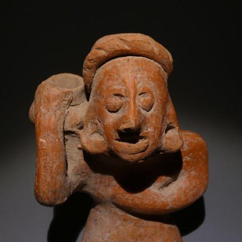 Colima, Westkust Mexico Terracotta Zittende figuur. 11 cm, Verzamelen, Mineralen en Fossielen
