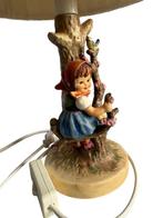 Goebel - Beeldje - Goebel lamp meisje op boom - Porselein, Antiek en Kunst