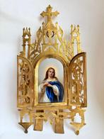 Neogotische devotiekapel met porseleinen miniatuur - Madonna