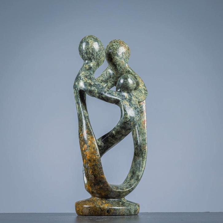 Beeld -  Randgandi Mazarog - Familiebeeld van drie personen, Antiek en Kunst, Kunst | Designobjecten, Ophalen of Verzenden