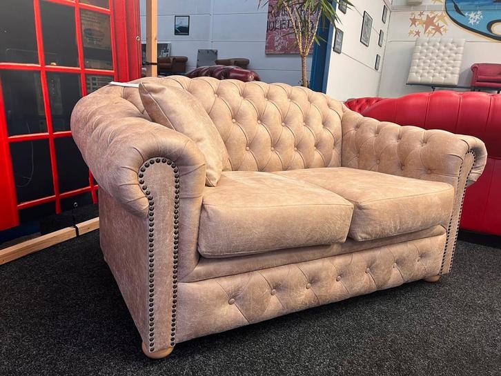 Chesterfield Maarssen  Beige 2 Zits Chesterfield Brand bank, Huis en Inrichting, Banken | Bankstellen, Rechte bank, Zo goed als nieuw