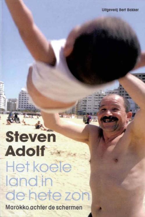 Het koele land in de hete zon 9789035137004 Steven Adolf, Boeken, Overige Boeken, Gelezen, Verzenden