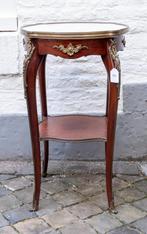 Een houten bijzettafel, 20e eeuw, Gebruikt