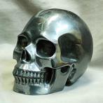 Handgesneden menselijke schedel in Tera-Herz-kristal -