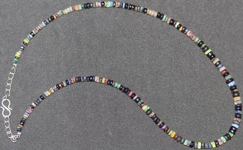 Ethiopische opaal met lichte en zwarte opaal - Halsketting -, Verzamelen, Mineralen en Fossielen