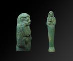 Oud-Egyptisch Faience Ushabti houdt een schoffel en een