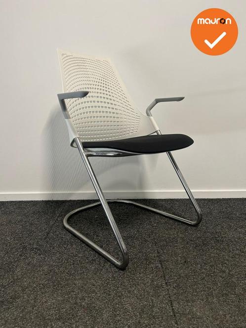 Herman Miller - Sayl - vergaderstoel - witte rug met zwarte, Zakelijke goederen, Kantoor en Winkelinrichting | Kantoormeubilair en Inrichting