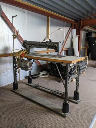 Industriële leernaaimachine Adler, 220-76, Hobby en Vrije tijd, Naaimachines en Toebehoren