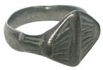 Middeleeuwen, kruisvaardersperiode Bronzen ring met rijk