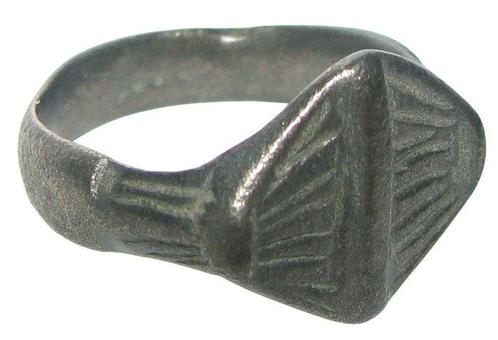 Middeleeuwen, kruisvaardersperiode Bronzen ring met rijk, Sieraden, Tassen en Uiterlijk, Antieke sieraden