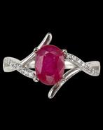 Robijn - Zilver, De Glans van de Heilige Vlam - Robijnenring