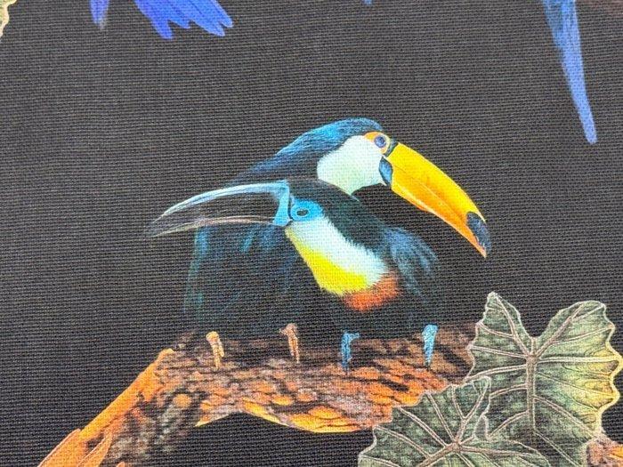 Betoverd tropisch bos – woontextiel met papegaaien en, Antiek en Kunst, Antiek | Kleden en Textiel