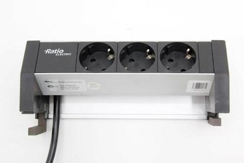 Stekkerdoos - 3-weg - GST18 - 230v AC-max 3500 Watt, Zakelijke goederen, Kantoor en Winkelinrichting | Kantoormeubilair en Inrichting