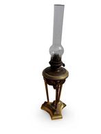 Petroleumlamp - Aux Cariatides ailées - Brons - Tripod met