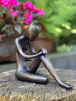 Sculptuur - Antiek gepatineerde zittende dame - Brons