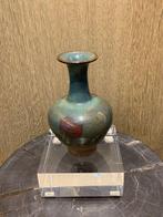 Oud-Chinees Tegels vaas. - 18.9 cm