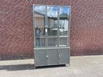 Buffetkast OLIJFGROEN vitrine metaal:glas 142 cm breed actie, 100 tot 150 cm, Nieuw, Buffetkast OLIJFGROEN vitrine metaal:glas 142 cm breed actie