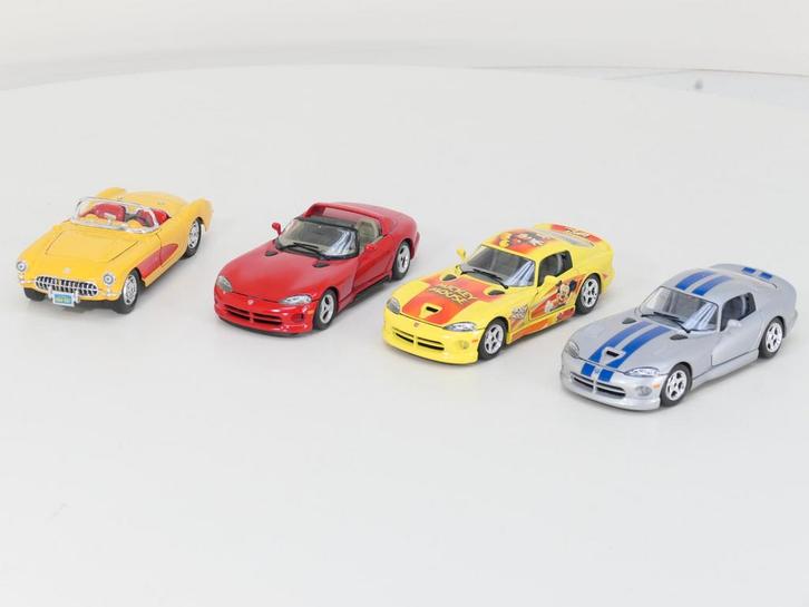 1:24  Set 4 Amerikaanse sportautos #GS10 (Bburago), Hobby en Vrije tijd, Modelbouw | Figuren en Diorama's, Gebruikt, Ophalen of Verzenden