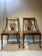 Stoel - Set van Twee stoelen met Gestileerde Leuning en